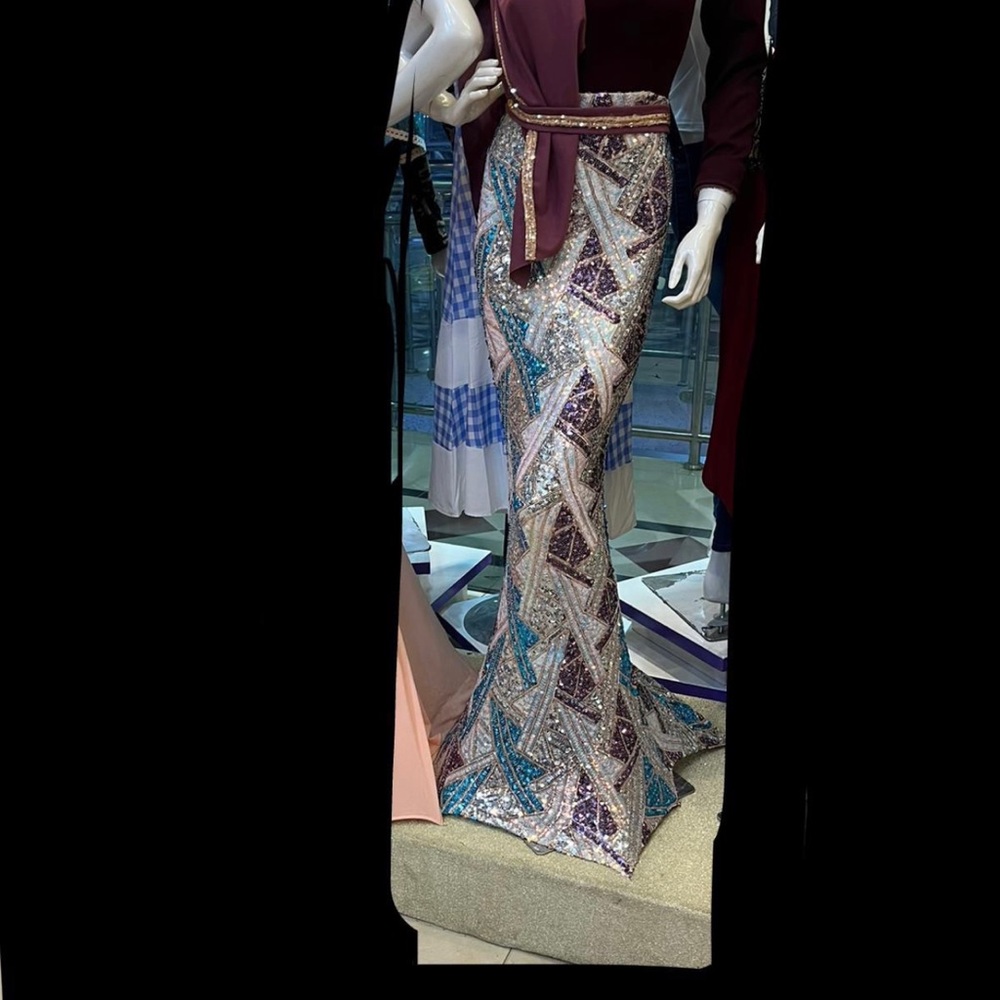 Dress - Picture 3 of 3